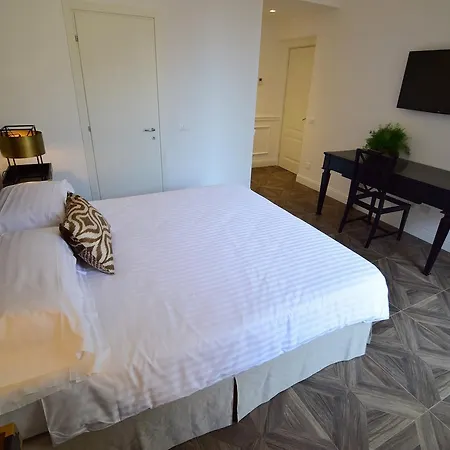 Kf Deluxe Bed & Breakfast 2*