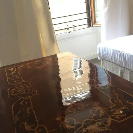 Kf Deluxe Bed & Breakfast